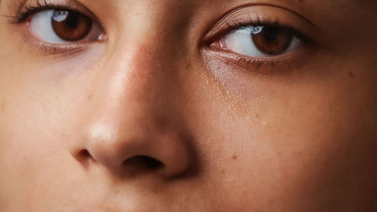 Rostro de mujer en primer plano — pérdida de volumen facial con GLP-1 — Seleah Zona Esmeralda